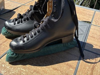 Black Ice Skates with RRA Logo on Heel size 9