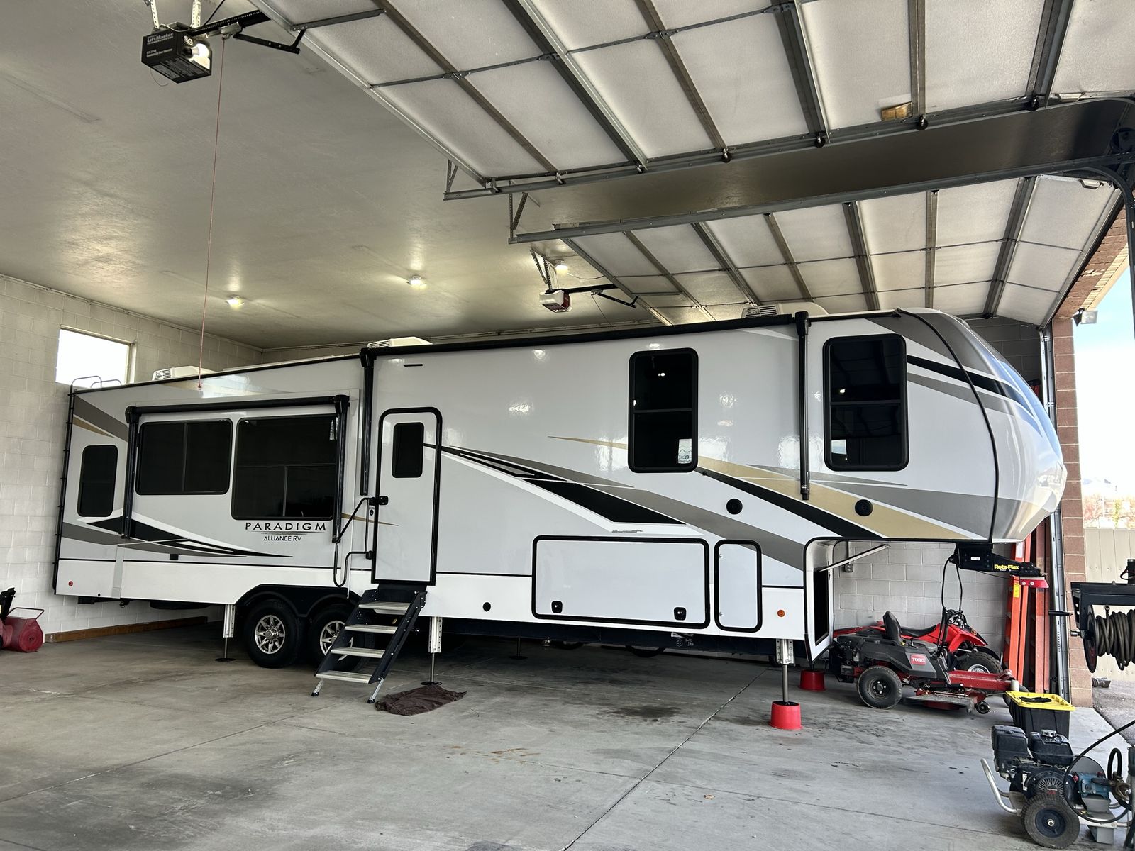 2022 Alliance Paradigm 340RL