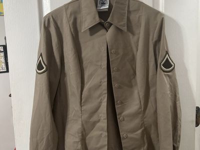New US Army Uniform Button-Up Shirt long sleeve Khaki Green, Size 10P with Sleeve Patches