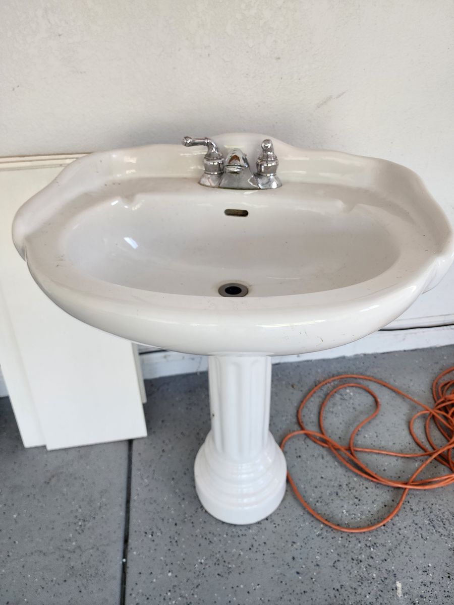 Bathroom sink