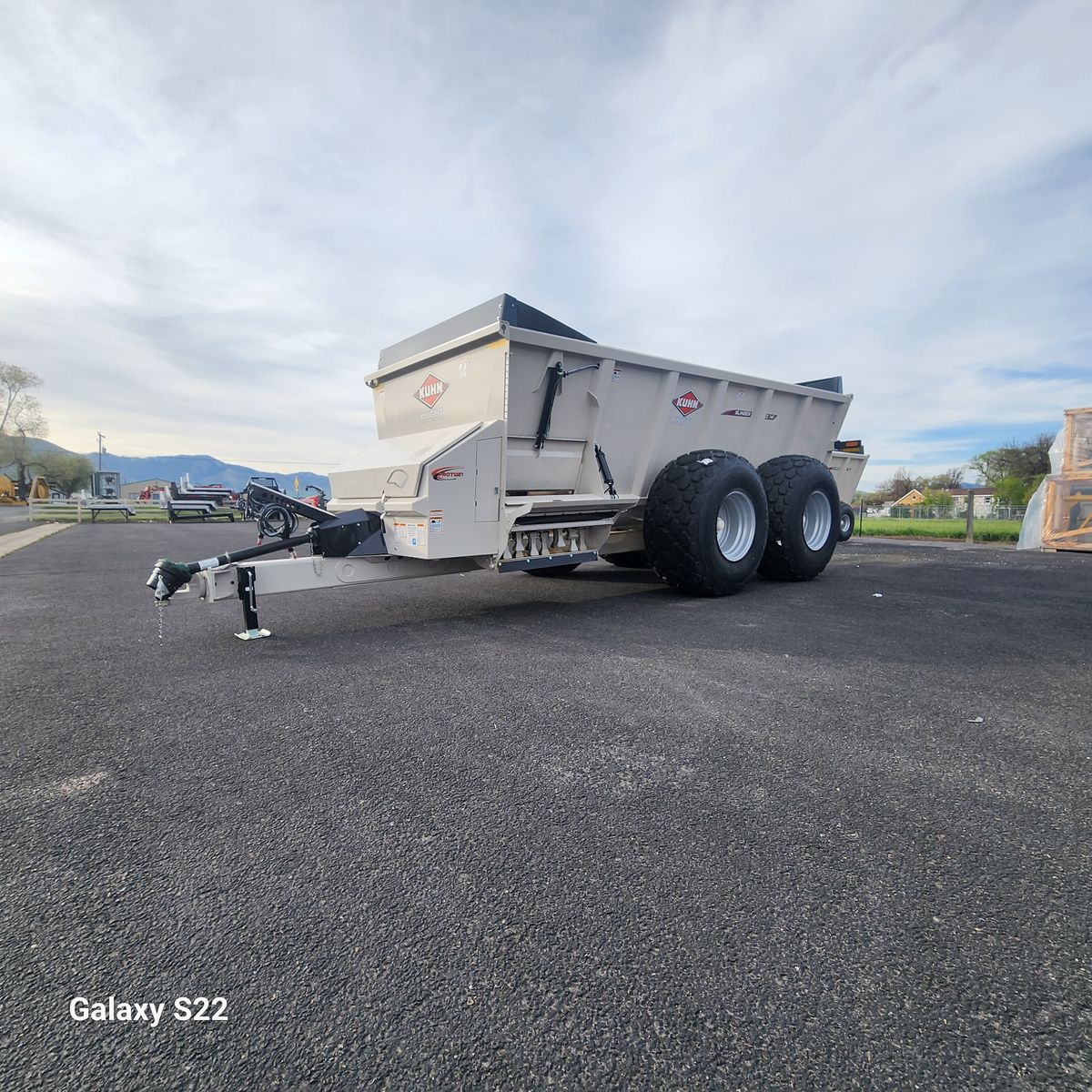 Kuhn SLC‑141 ProTwin Slinger – 0% for 48 Months OAC Hurry—limited‑time promotion