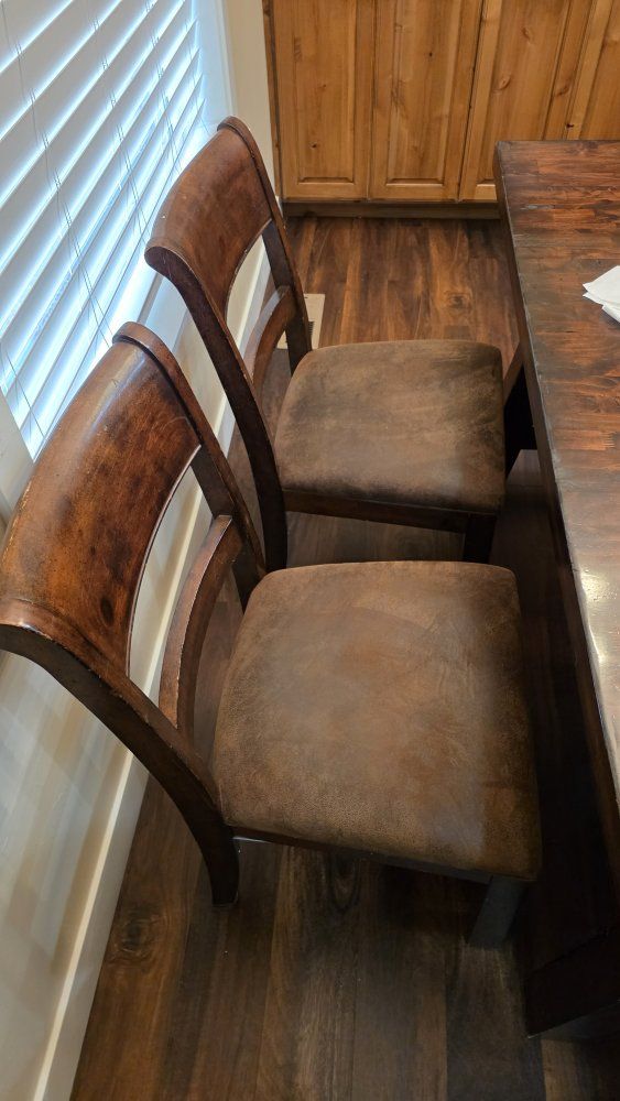 7 padded kitchen chairs in Cedar City, UT