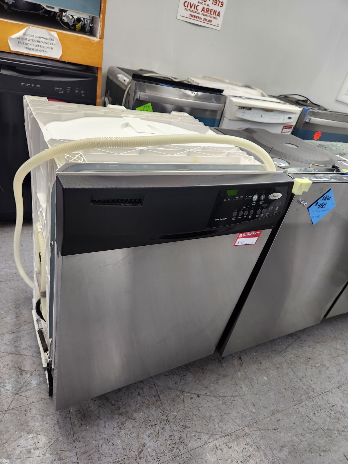 NICE WHIRLPOOL STAINLESS STEEL DISHWASHER! W-WARRANTY