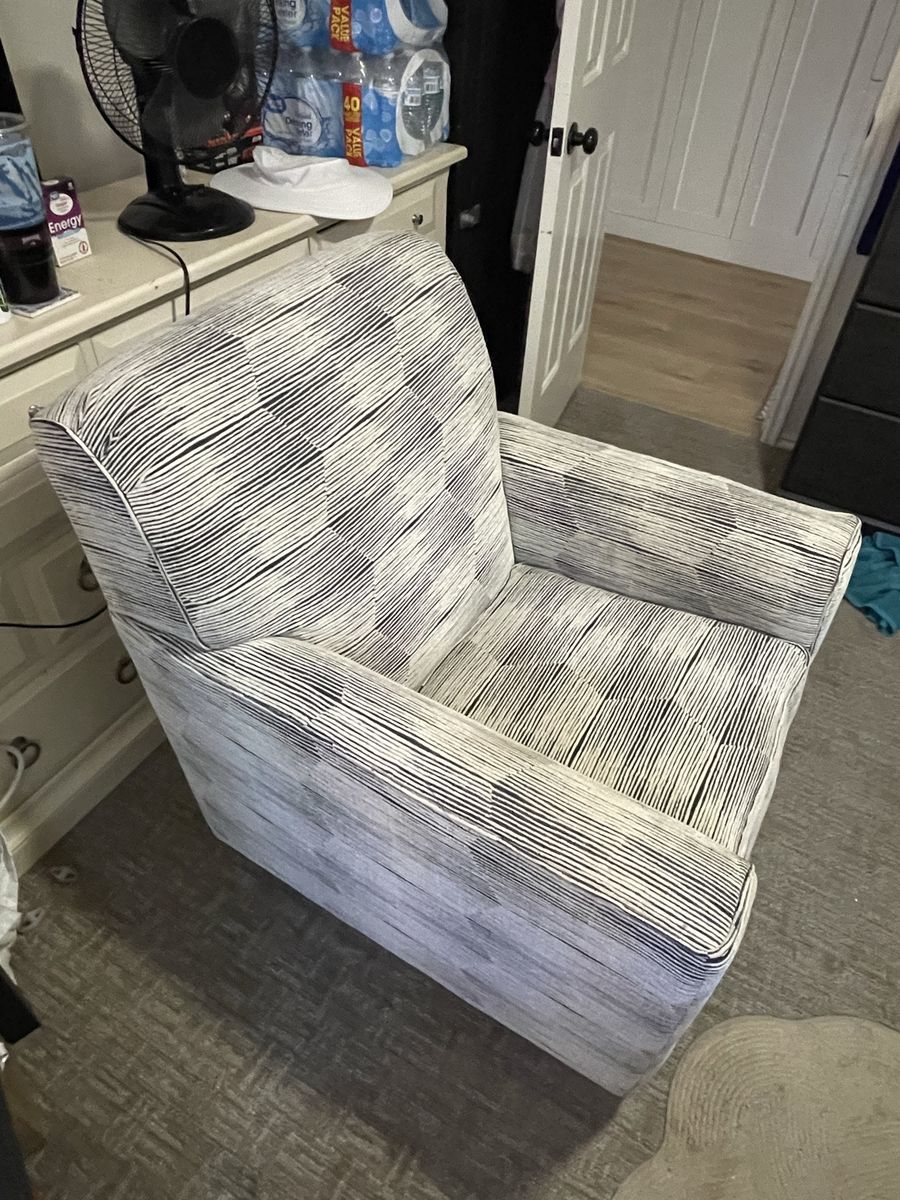 Swivel/Rocking Chair