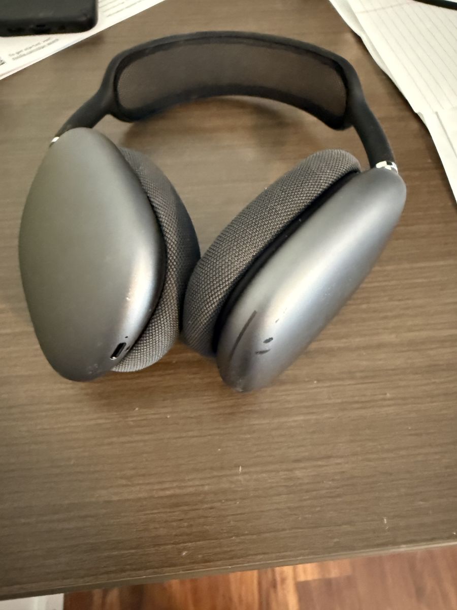 Apple AirPods Max Space Gray Noise Cancelling Over-Ear Headphones