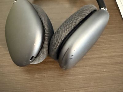 Apple AirPods Max Space Gray Noise Cancelling Over-Ear Headphones