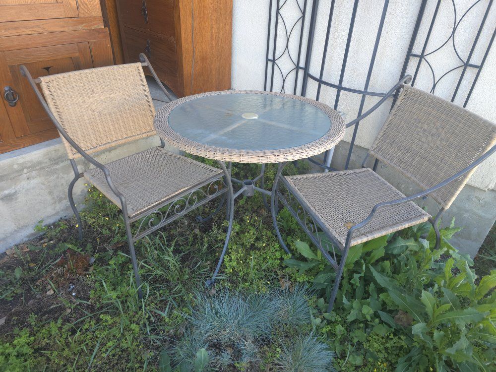 3-Piece Outdoor Bistro Set – Table + 2 Chairs