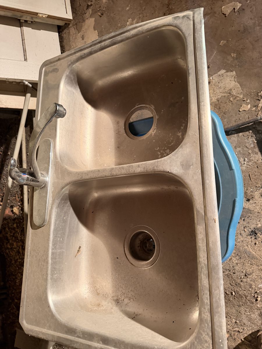 Metal sink
