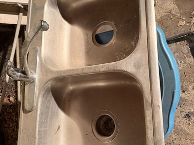 Metal sink