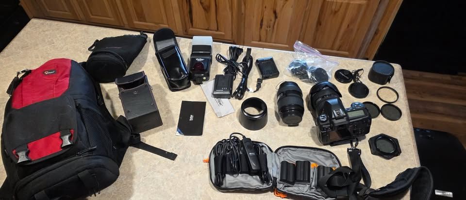Olympus E-30 DSLR Camera Bundle – 12-60mm SWD Pro Lens, 40-150mm Lens, Flash, 4 Batteries, Bag