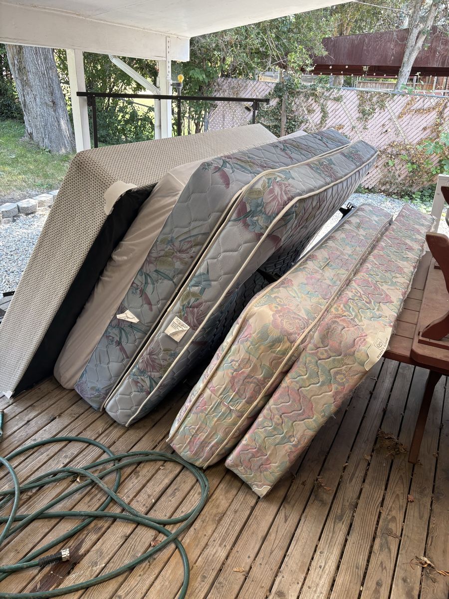 FREE MATTRESSES/BOXSPRINGS..CLEAN!!!