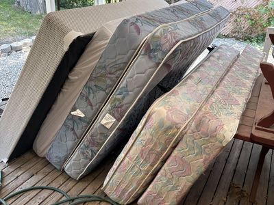 FREE MATTRESSES/BOXSPRINGS..CLEAN!!!