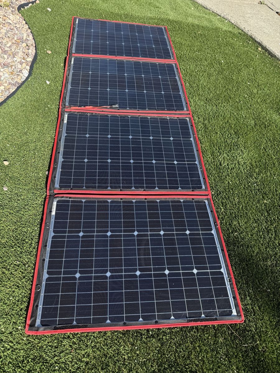 Portable Solar Panel Array - 4-Panel Foldable Design for Outdoor Charging 200 watt