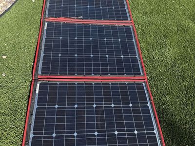 Portable Solar Panel Array - 4-Panel Foldable Design for Outdoor Charging 200 watt
