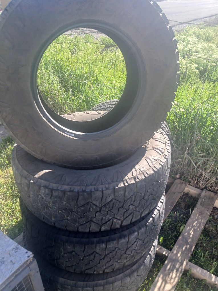 285/70R18