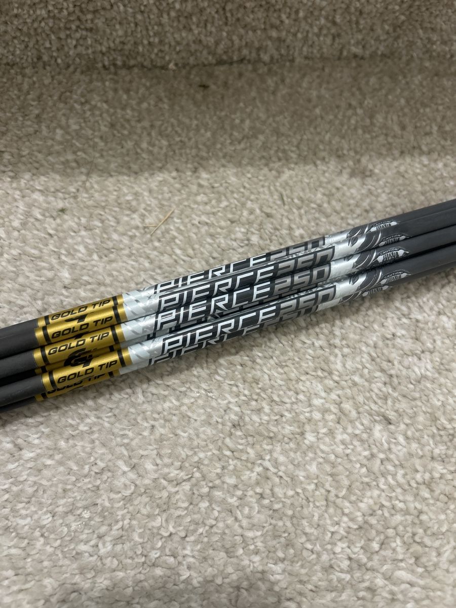 Gold Tip Pierce 250 Carbon Arrows - 12 Pack - Uncut