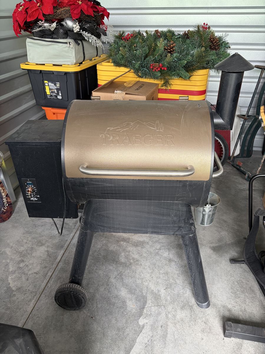 Traeger Pro Series Wood Pellet Grill and Smoker - Bronze