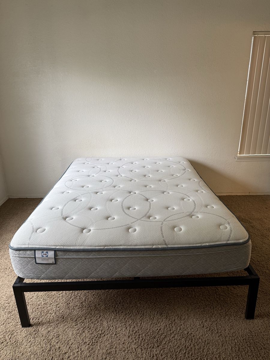 Sealy Posturepedic Plush Eurotop Queen Mattress and Zinus Platform Bed Frame