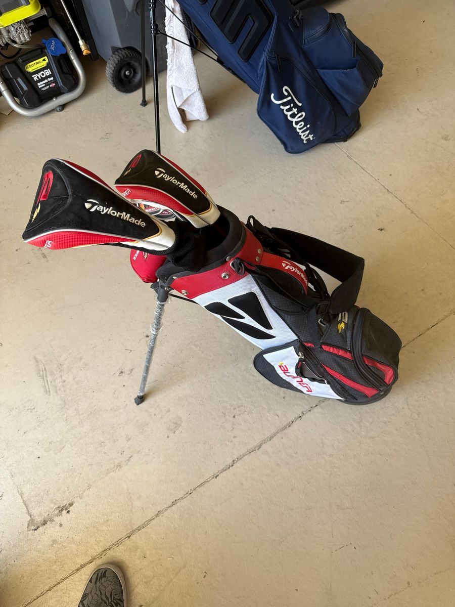 TaylorMade Burner Golf Club Set with Stand Bag and Headcovers, Junior set Age 4-7