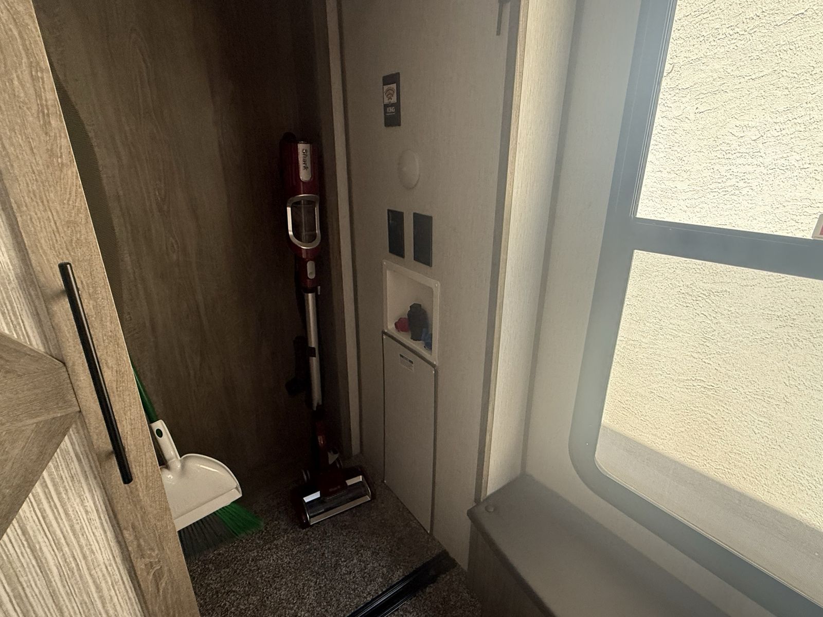 Main image 6