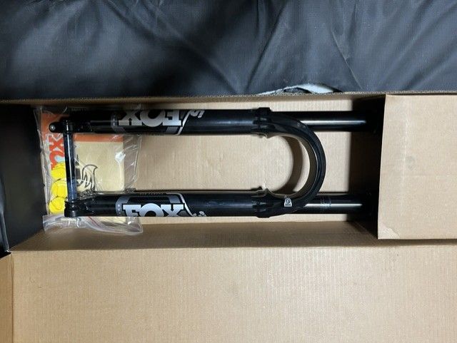 Perfect Never Used in box Fox 36 Grip X2 29er 160 MM