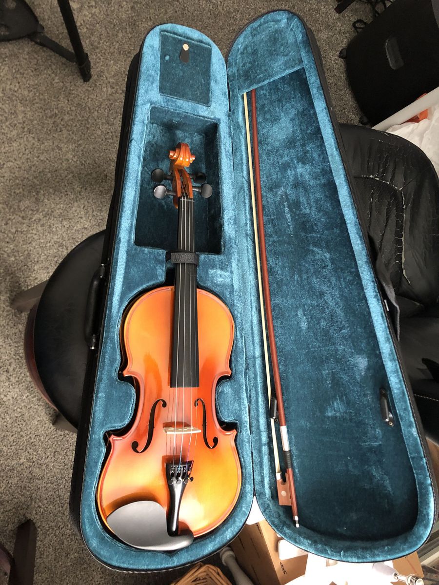 new 4/4 beginner violin never used.