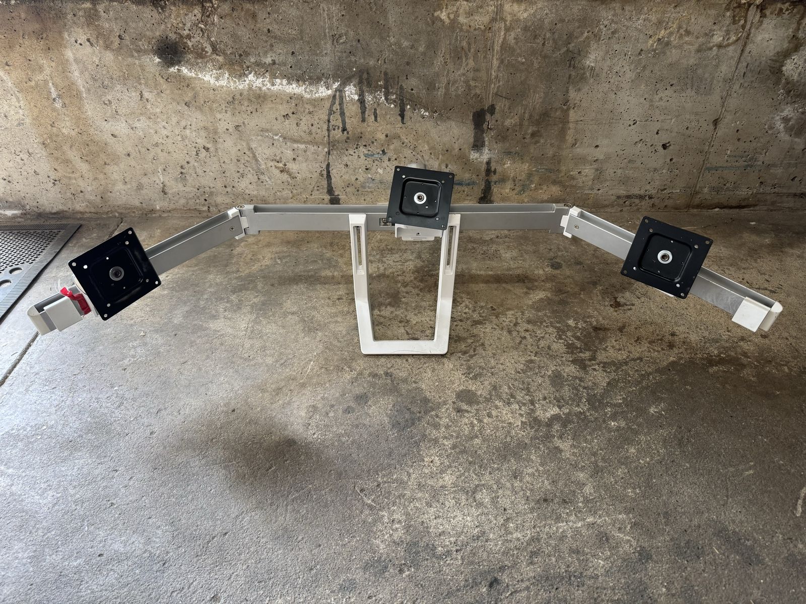 Ergotron Adjustable Triple Monitor Desk Mount Arm Stand Wall Mount 98-009-026 | 45-478-026