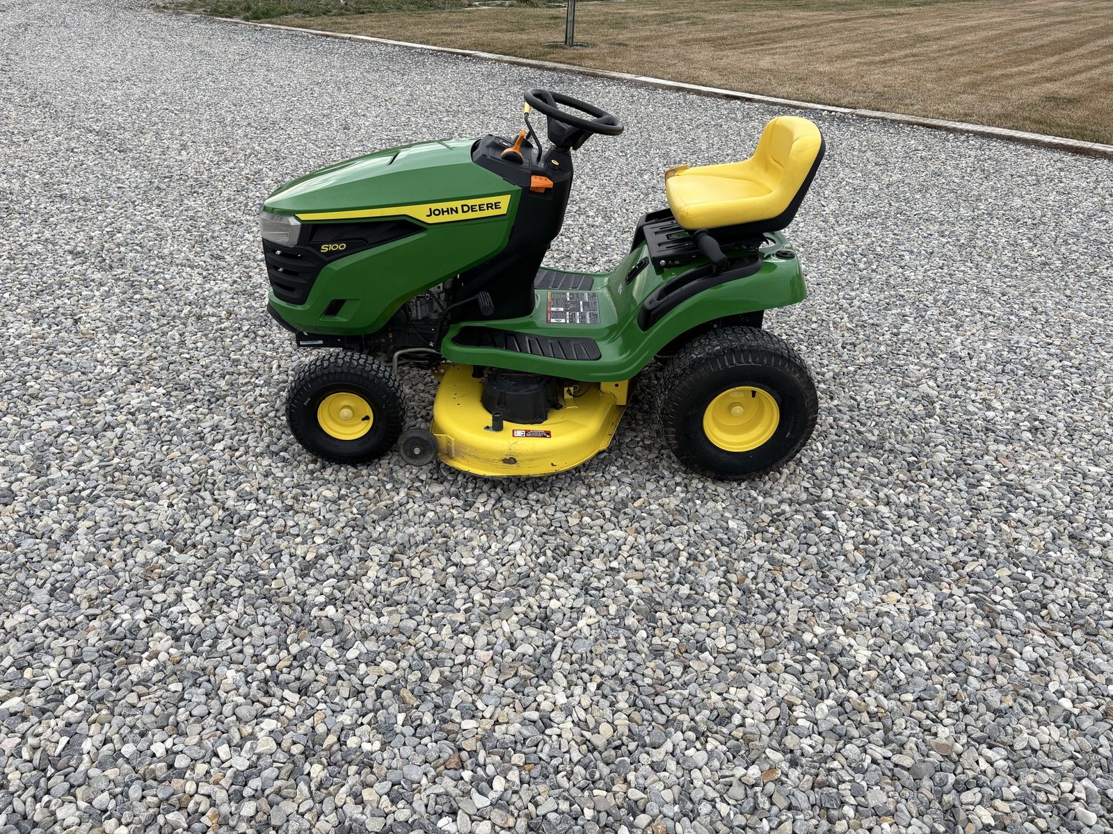 John Deer S100 riding Mower