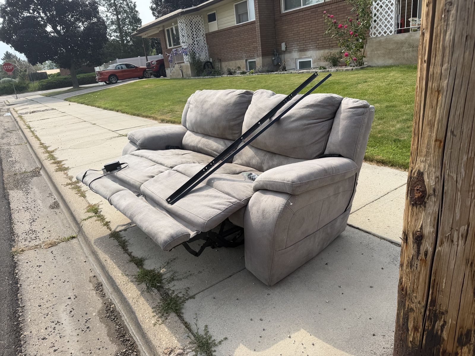 FREE RECLINING COUCH