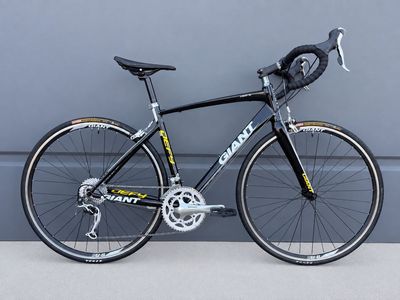 Giant Defy ALUXX SL Road Bike – Shimano Tiagra – Freshly Tuned – Medium