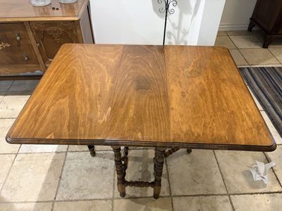Vintage Solid Wood Drop-Leaf Gateleg Dining Table