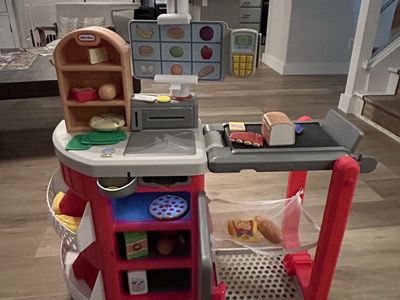 Little Tikes Market Playset - Grocery Store Pretend Play Toy with Scanner & Shopping Cart