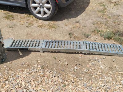 Folding motorcycle/at loading ramps (2)