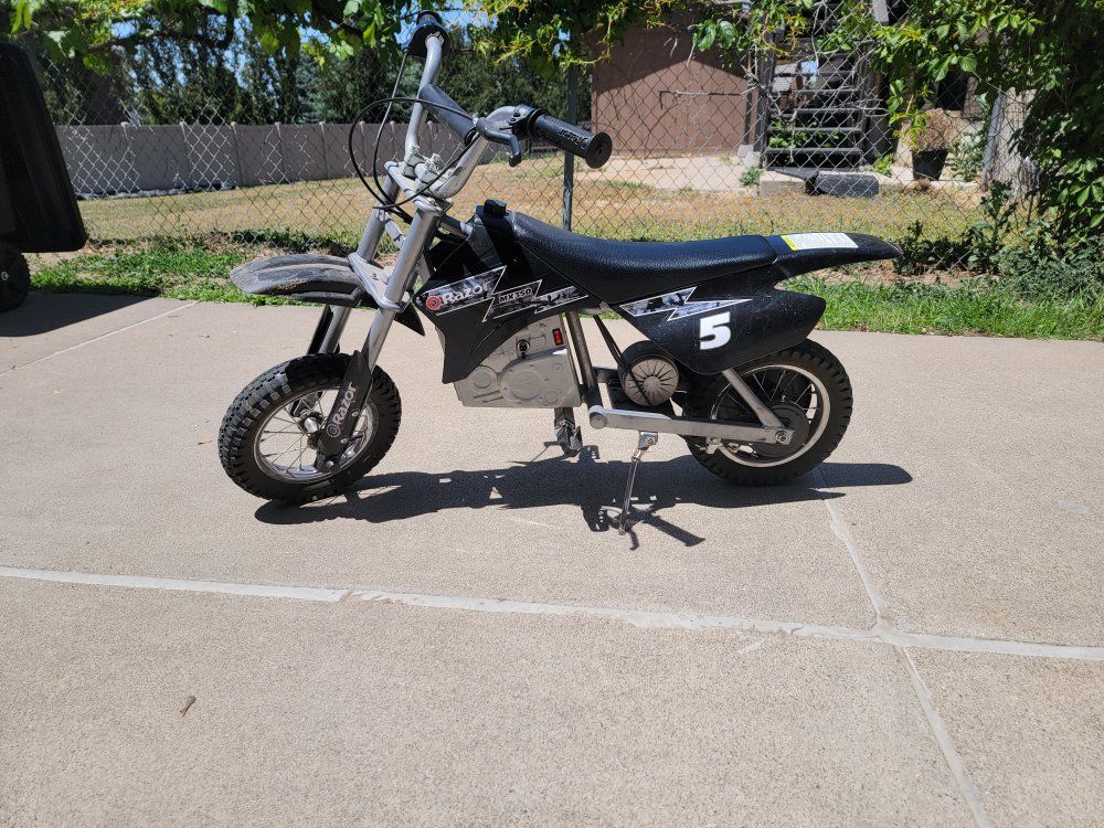 Razor MX350 Dirt Rocket Electric Motocross Bike - Black, Used