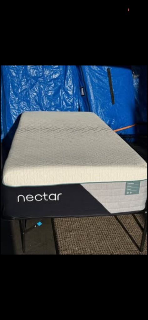 Like New, Nectar Premier Hybrid Twin XL Mattress 