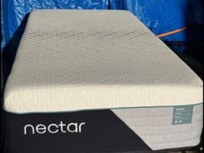 Like New, Nectar Premier Hybrid Twin XL Mattress