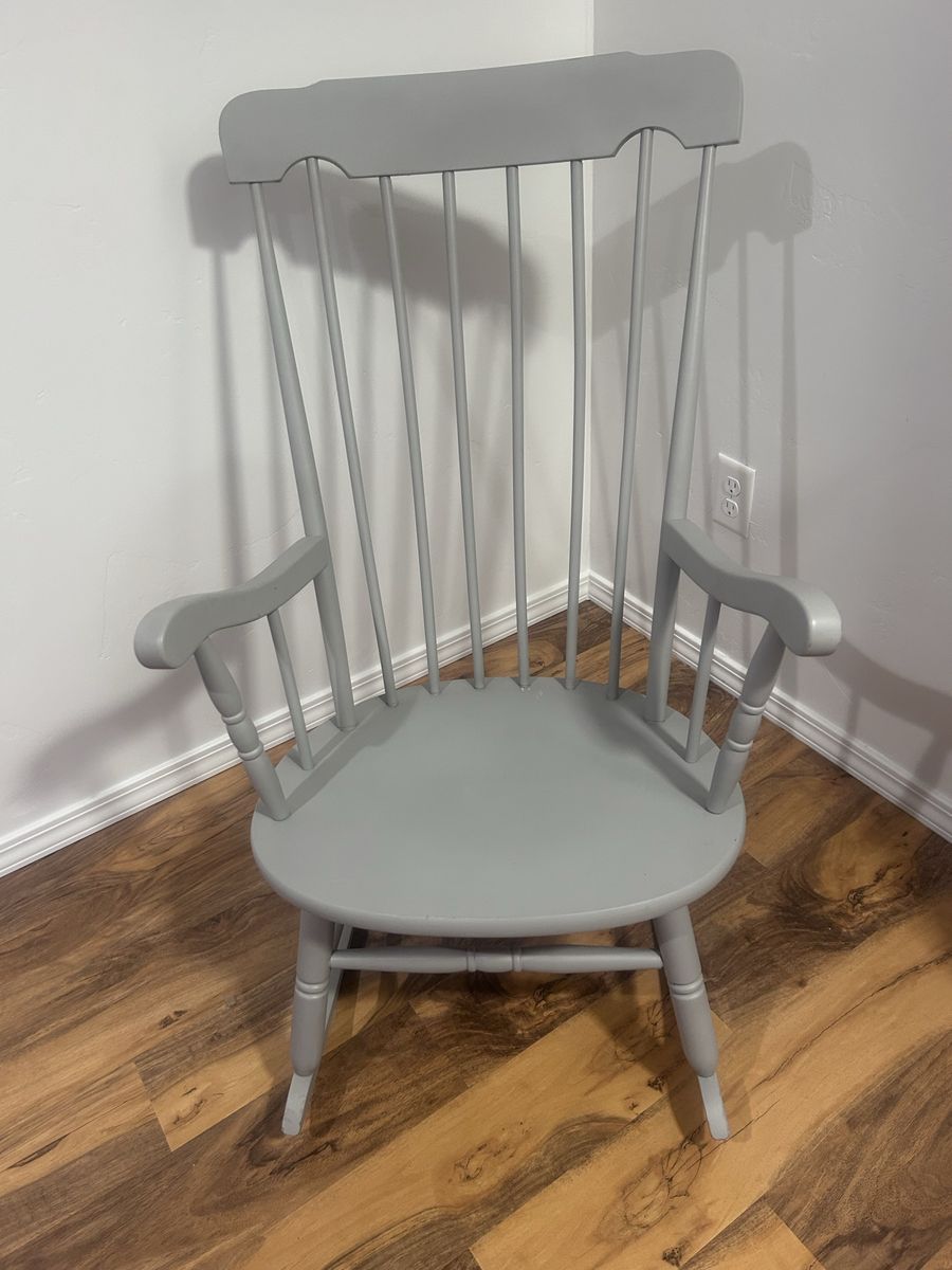 Light Gray Spindle Back Rocking Chair - Classic Design, Comfortable Seating