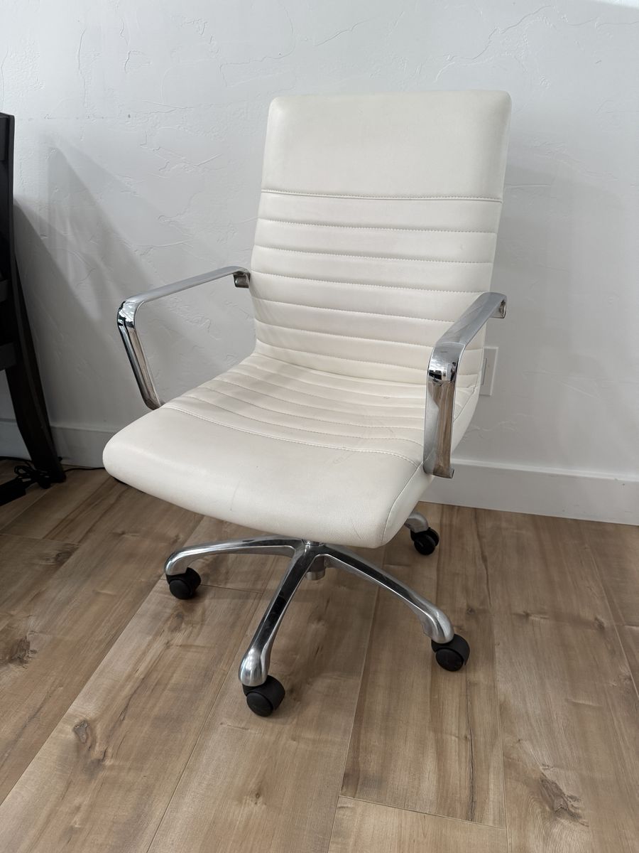 Modern White Office Chair – Chrome Arms & Base (7)