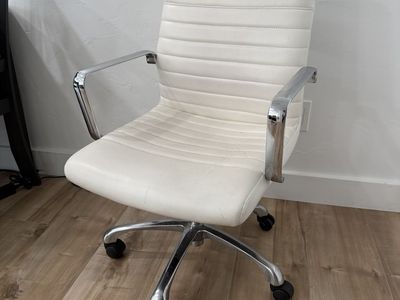 Modern White Office Chair – Chrome Arms & Base (7)