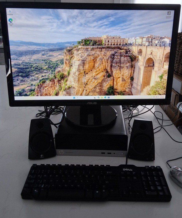 HP Pro desk Desktop Computer 400GS SFF w/27" Monit