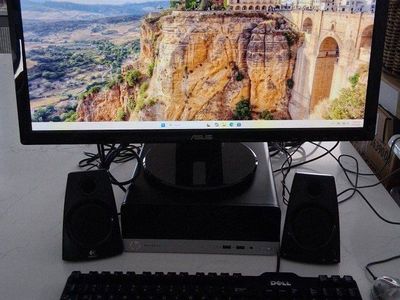 HP Pro desk Desktop Computer 400GS SFF w/27" Monit