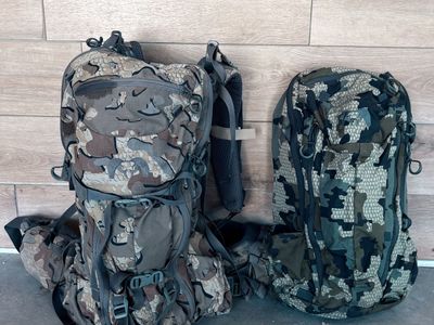 KUIU PRO Carbon Frame Backpack 2300 &1850