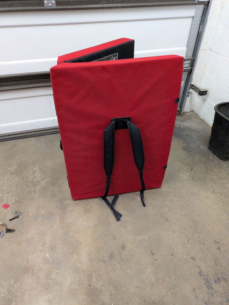 Bouldering crash pad