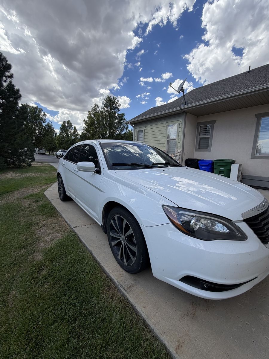 2013 Chrysler 200 200S