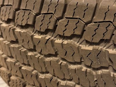 Goodyear wrangler 265/70R16