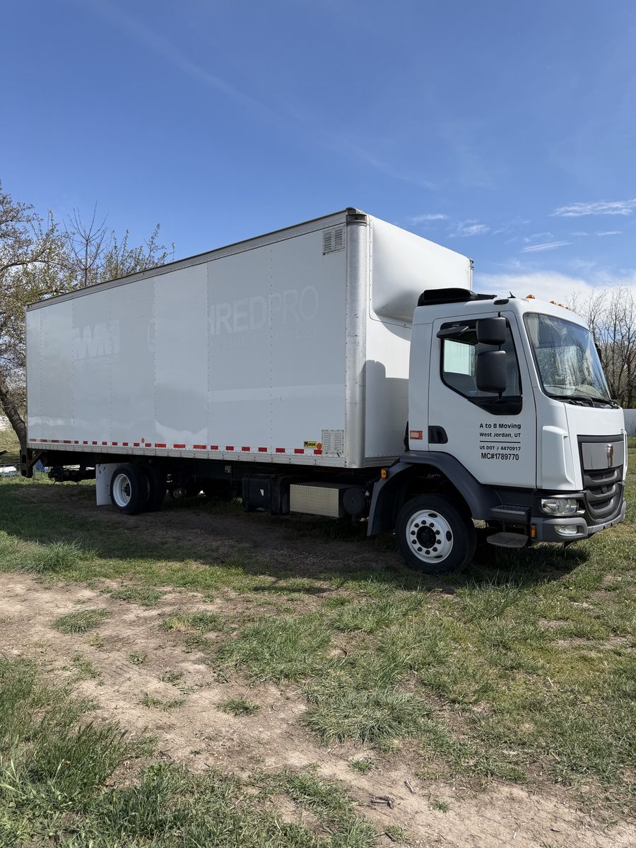 2018 Kenworth K270 