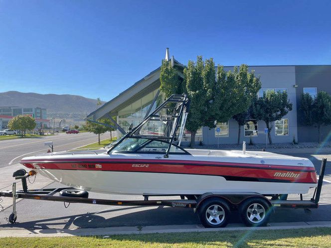 2000 Escape/wakesetter 23 Lsv