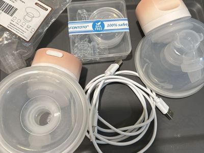 Momcozy Double Wearable Breast Pump Set with Flange Inserts and Charging Cables
