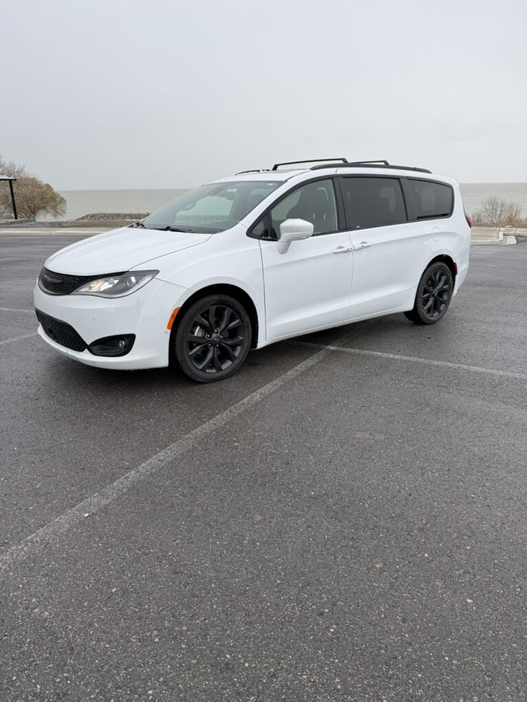 2020 Chrysler Pacifica Touring-L Plus