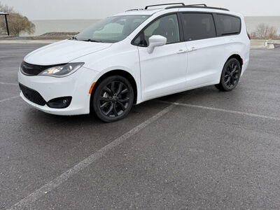2020 Chrysler Pacifica Touring-L Plus